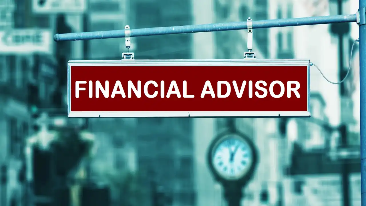Finance Advisor-What are Financial Advisors-Types of Financial Advisor-Financial Advisors vs. Financial Planners-How Do You Become a Financial Advisor